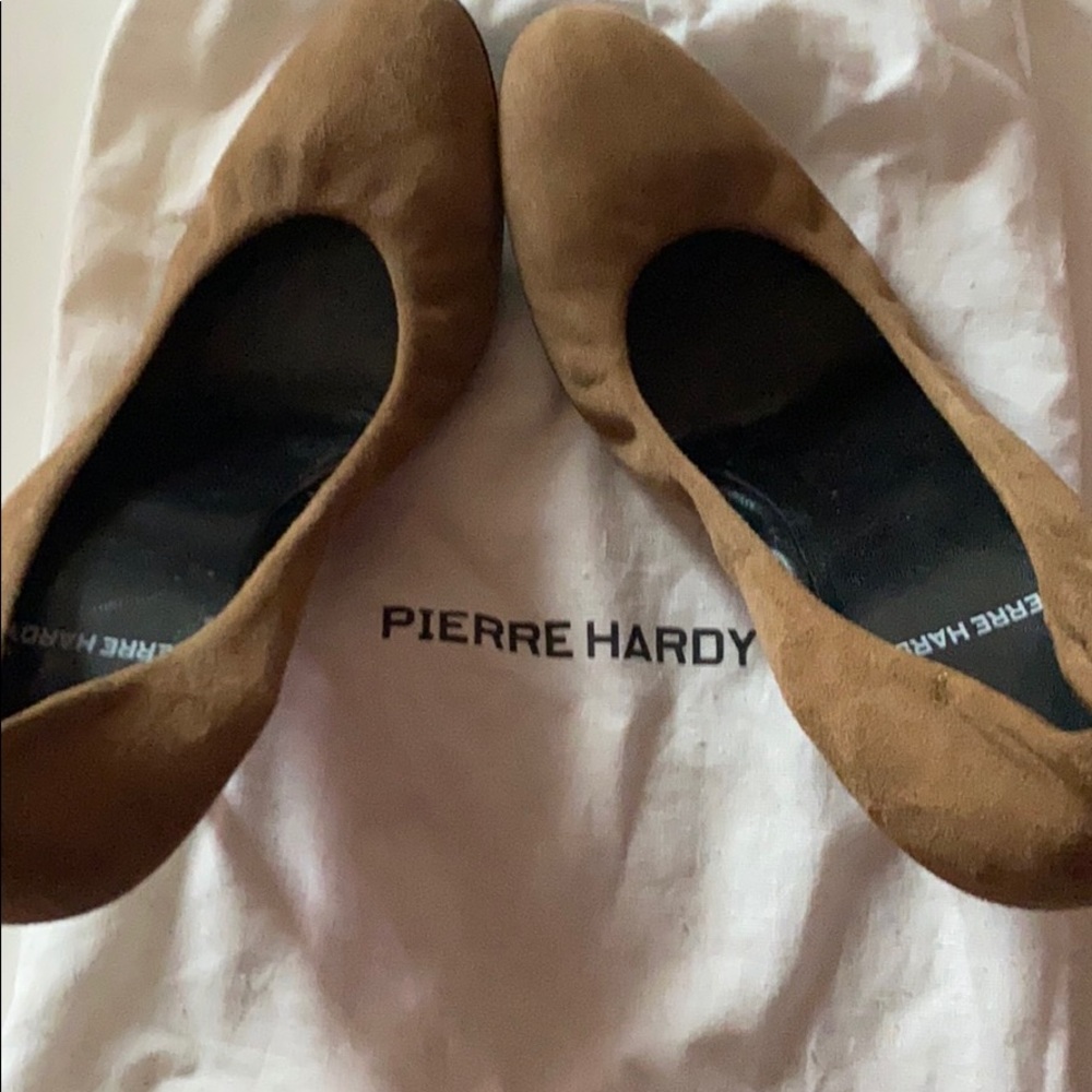 Pierre Hardy beige pumps